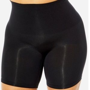 Yitty Nearly Naked Shaping High Waist Booty Lift Short Iconic Black 1X/2X NWOT
